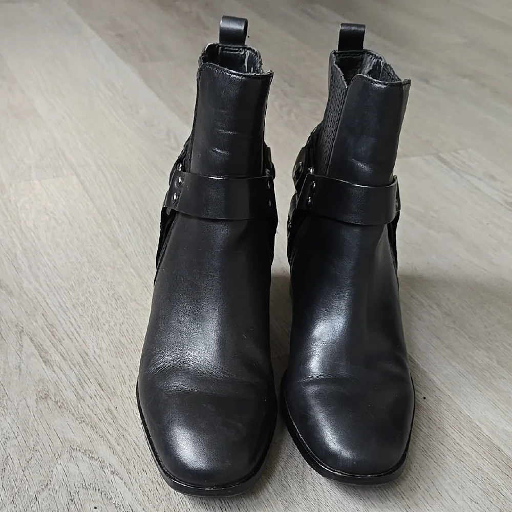 Sam Edelman Dalma Studded Harness Leather Chelsea Boots  Sam Edelman  Size: 7
